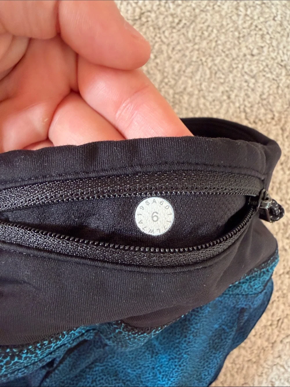 Lululemon vintage size 6 low rise speed ups 2.5 inch length - blue leopard print